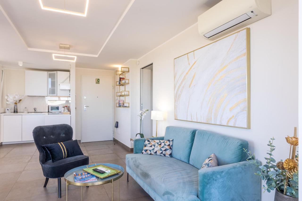 Penthouse With A Panoramic Rooftop In Trastevere With Seasonally Jacuzzi Рим Экстерьер фото