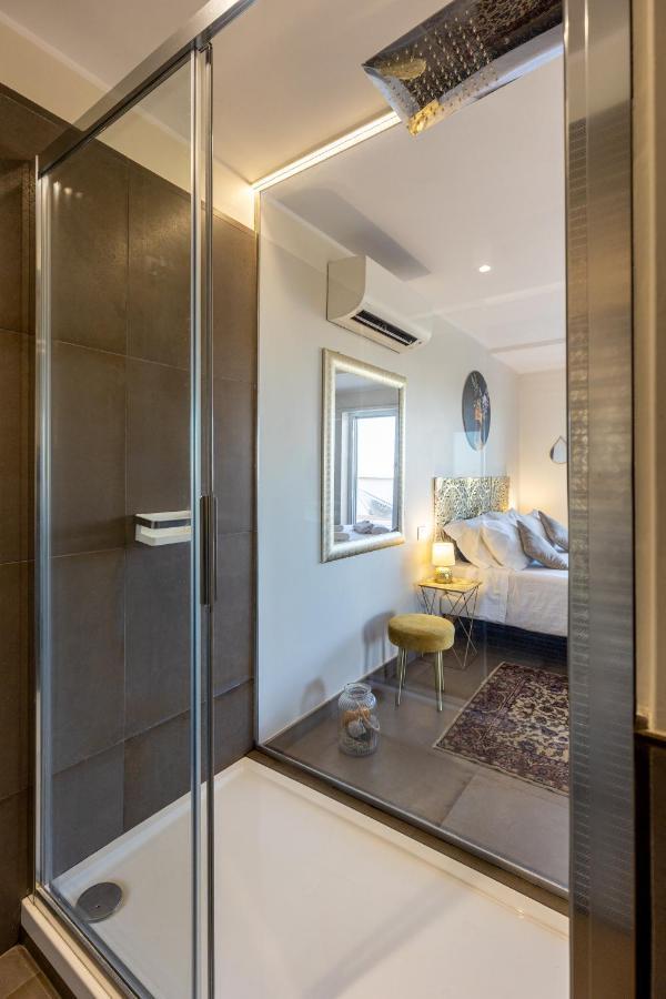 Penthouse With A Panoramic Rooftop In Trastevere With Seasonally Jacuzzi Рим Экстерьер фото