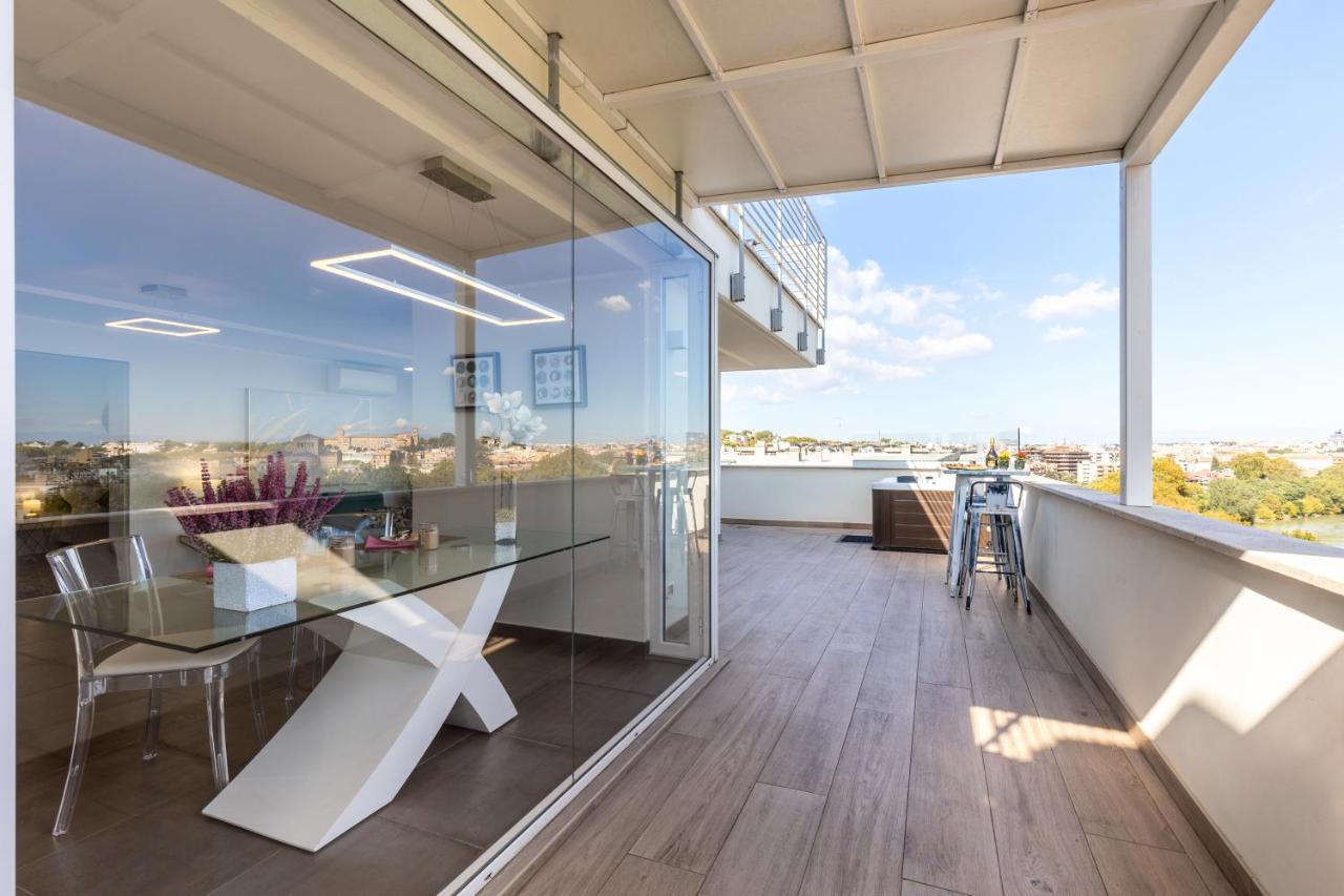 Penthouse With A Panoramic Rooftop In Trastevere With Seasonally Jacuzzi Рим Экстерьер фото