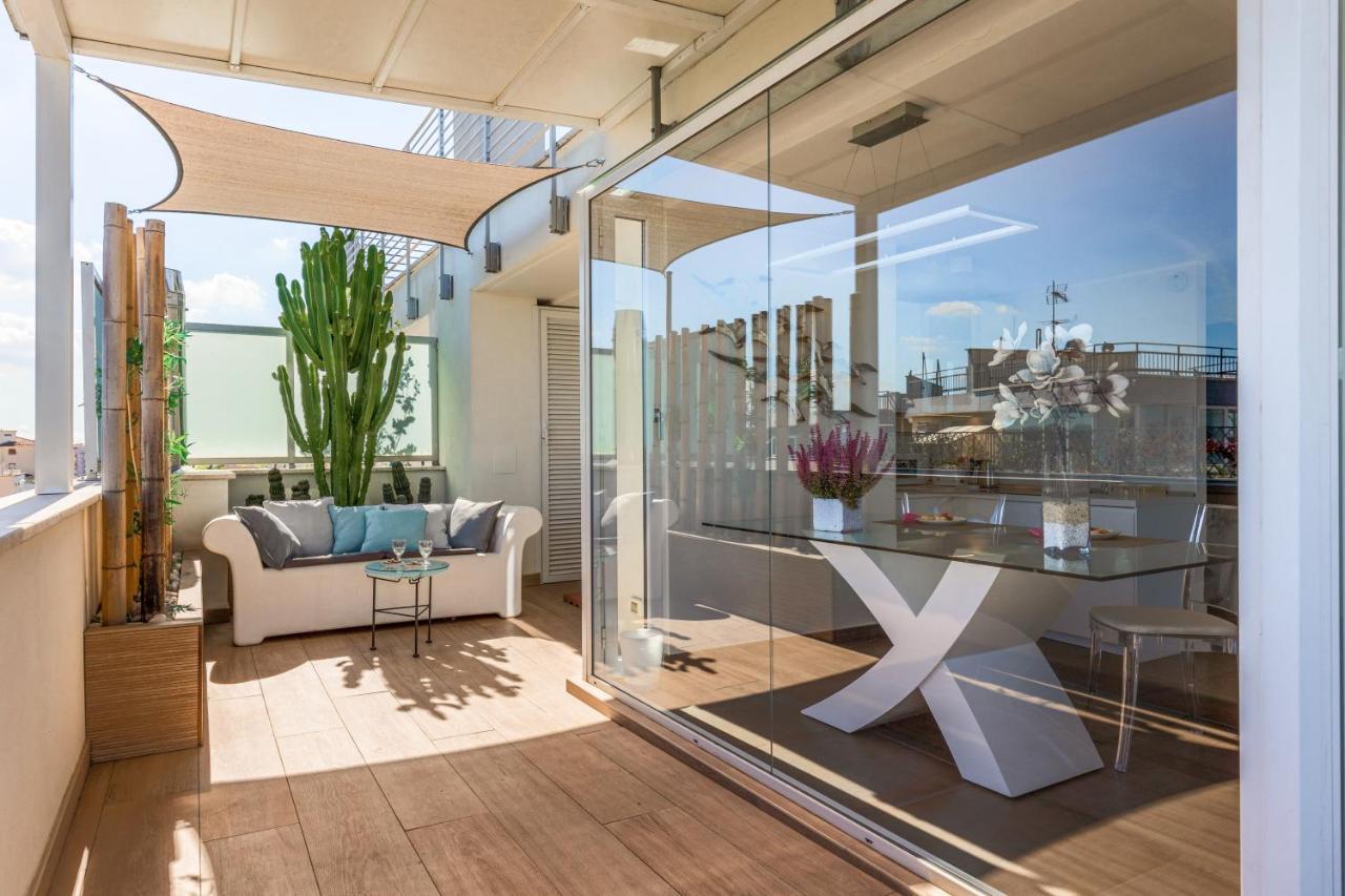 Penthouse With A Panoramic Rooftop In Trastevere With Seasonally Jacuzzi Рим Экстерьер фото