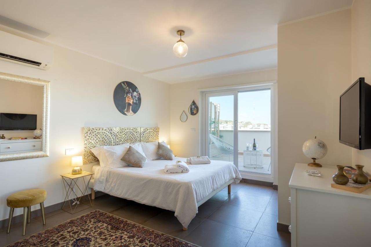 Penthouse With A Panoramic Rooftop In Trastevere With Seasonally Jacuzzi Рим Экстерьер фото