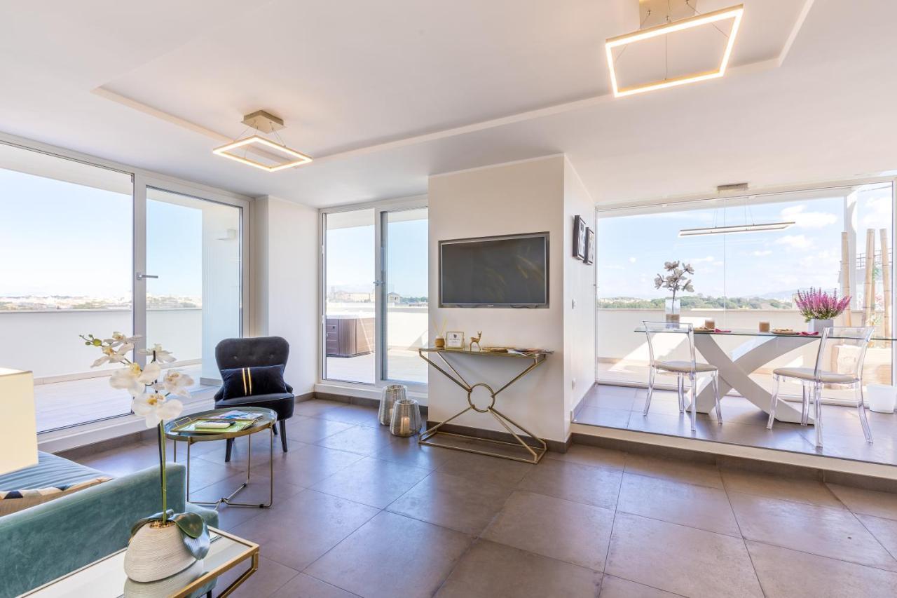 Penthouse With A Panoramic Rooftop In Trastevere With Seasonally Jacuzzi Рим Экстерьер фото
