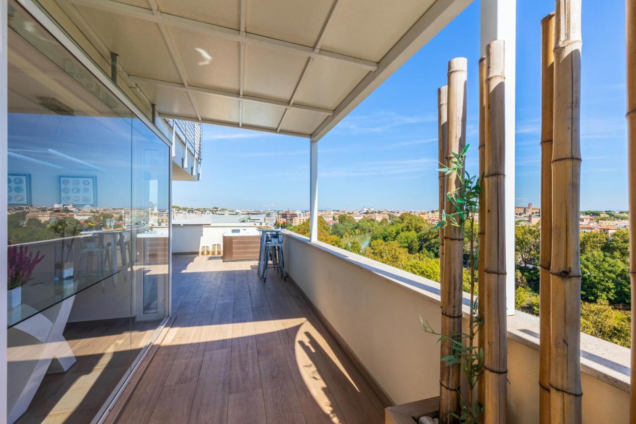 Penthouse With A Panoramic Rooftop In Trastevere With Seasonally Jacuzzi Рим Экстерьер фото