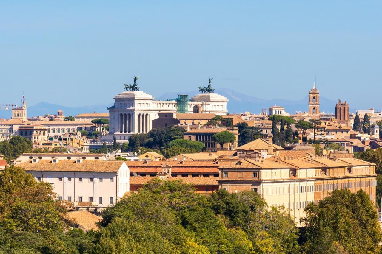 Penthouse With A Panoramic Rooftop In Trastevere With Seasonally Jacuzzi Рим Экстерьер фото