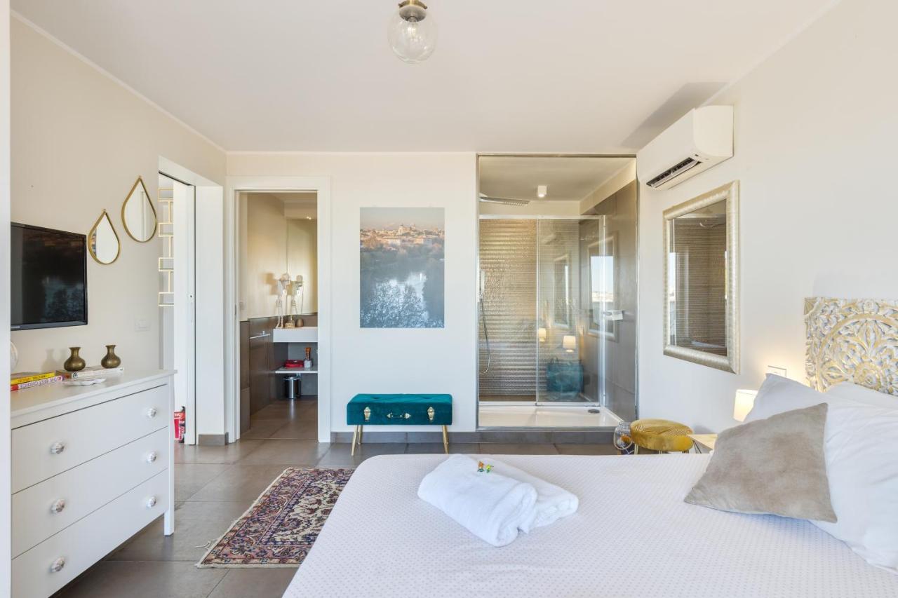 Penthouse With A Panoramic Rooftop In Trastevere With Seasonally Jacuzzi Рим Экстерьер фото