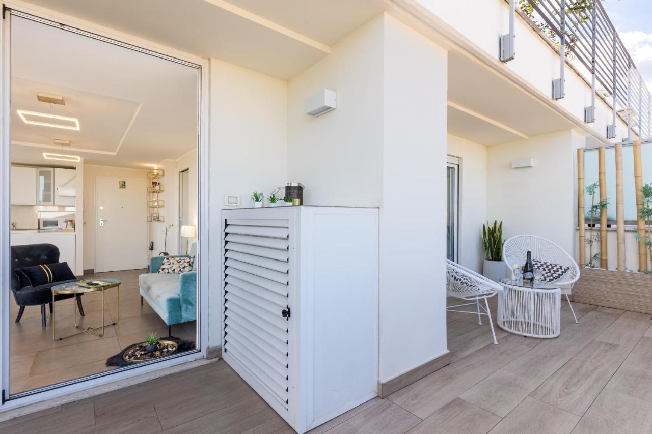 Penthouse With A Panoramic Rooftop In Trastevere With Seasonally Jacuzzi Рим Экстерьер фото