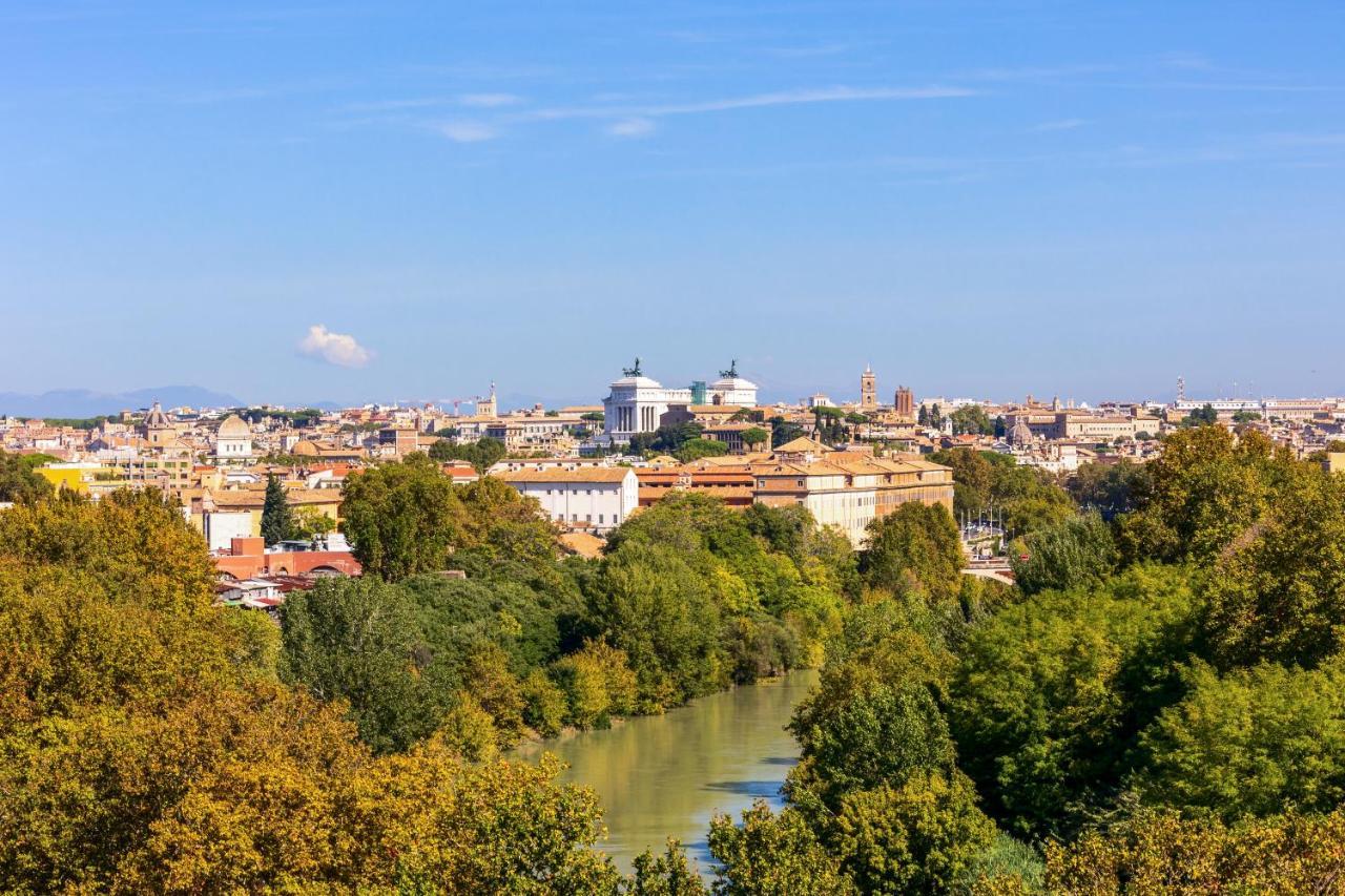 Penthouse With A Panoramic Rooftop In Trastevere With Seasonally Jacuzzi Рим Экстерьер фото
